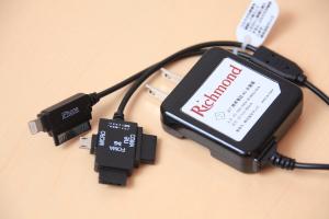 スマートフォン対応マルチ携帯充電器◇全室完備◇お持ちの携帯電話に合ったプラグをご利用ください