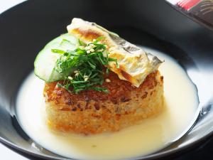 【呉汁仕立て】『豆匠庵』の豆乳を使ったまろやか～な豆乳だしを焼きおにぎりにかけていただくさっぱり御飯
