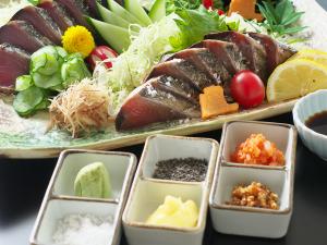【カツオのたたき味比べ】高知といえばやっぱりカツオのタタキでしょっ！脂がのった戻りガツオは最高に旨い