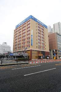 ◆国道41号線沿いに面し、当館がございます。青いネオンが目印☆
