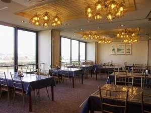 【朝食会場】ホテル最上階５Ｆにある朝食会場は景色も最高！！