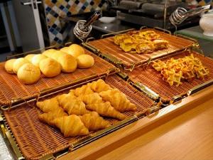 パンも種類豊富にご用意