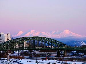  【旭橋】旭川市を象徴する橋として旭川八景に数えられており、北海道遺産にも選定されている。