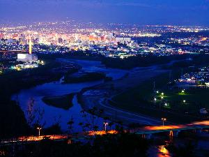 【嵐山展望台】旭川全市を一望することができ、夜景や花火見物のスポットとしても知られています。