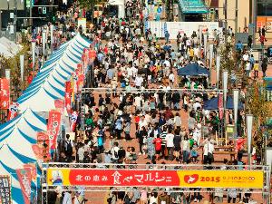 【北の恵み 食べマルシェ】市内中心部を舞台に、約200店舗を配置した北海道最大級イベント(9月)