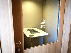 1階には喫煙所を設けております
