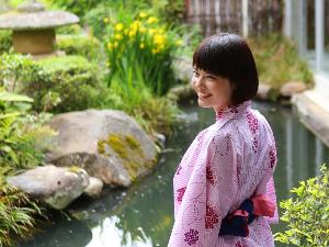 女性の方へ、無料で色浴衣の貸し出しを行っています。浴衣を着て外出もＯＫです★