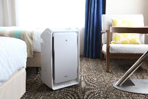 お部屋には加湿器をご用意しております。