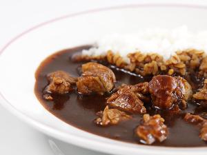 スパイシーな辛さがクセになる！シェフの特製カレーです♪