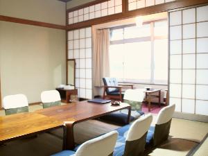 【お部屋】街側｜二間続き和室(20畳)/大人数でのご宿泊におすすめ！