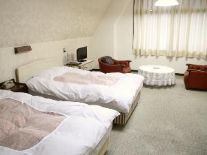 【お部屋】街側｜洋室・ツインルーム☆Wi-Fi接続無料