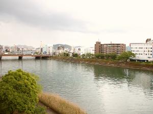 ＜お部屋＞川側｜和室/お部屋から望む鏡川