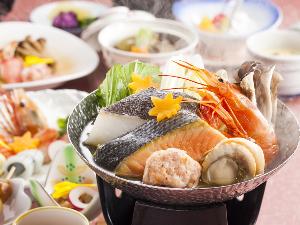 2017年：秋「華膳」イメージ【海鮮いしる鍋】がメインの全12品