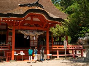 日御碕神社　《車で30分》