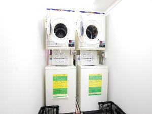2F・コインランドリー (有料)