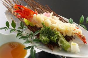 【揚物】ぷりっぷりの食感がたまらない♪ジャンボ海老の天麩羅に、もちもち！高知県四万十の青さのり天麩羅