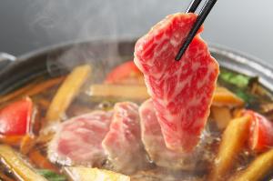 【土佐赤牛の芋けんぴすき焼き】当館イチ押しの逸品！甘～い芋けんぴとトマトすき焼きのハーモニーが絶妙♪