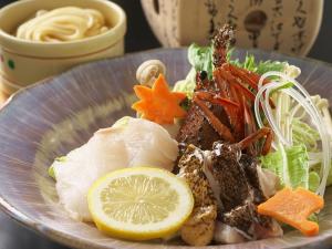 【冬の味覚鍋】お鍋の主役は、「九絵、イセエビ、うつぼ」３種の食材の出汁と旨みが絶妙！冬のあったか鍋♪