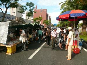 【周辺観光】日曜市まで当館から徒歩で約15分