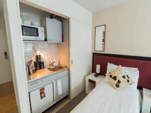 ワンルームタイプのお部屋にはミニキッチンが付いております。