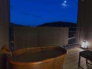 夜の客室露天風呂