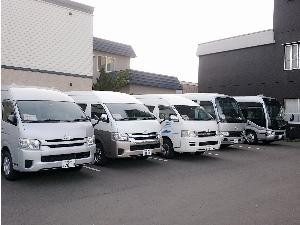 新千歳空港行き無料シャトルバスを毎日運行しております！<BR>※新型コロナウイルス感染拡大防止の為、当面の間、運行を休止しております。