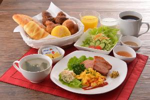無料朝食で朝からの元気をサポート！
