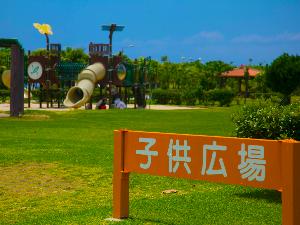 ＜ぎのわん海浜公園＞海風の気持ちいい広々とした公園は、お子様との思い出作りにぴったり♪
