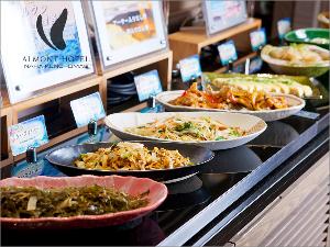 和洋の朝食バイキング