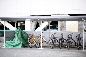 駐車場の一角にある駐輪場です。バイクの方はこちらに駐車できます。