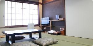 1～3名部屋：1～3名でご利用いただける和室タイプのお部屋です。なごみの湯(大浴場)を無料でご利用いただけます。