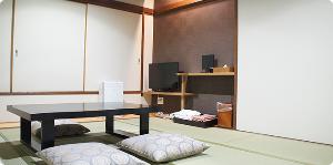 1～3名部屋：1～3名でご利用いただける和室タイプのお部屋です。なごみの湯(大浴場)を無料でご利用いただけます。