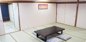 5～8名でご利用いただける和室タイプのお部屋です。なごみの湯(大浴場)を無料でご利用いただけます。