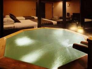 【パノラマルーム】源泉かけ流し半露天風呂完備の和洋室です。