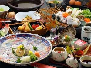 福田屋のとらふぐづくし会席。地元ならではのお手頃なお値段でご提供いたします。
