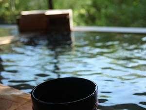 【白雲の湯】大自然の恵み　川のせせらぎに耳を傾けながら温泉をお楽しみいただけます。