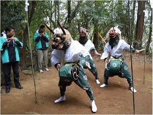 八幡神社の獅子舞【印西市役所提供】