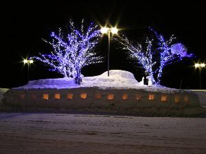 【イルミネーション】 ニセコの雪景色を幻想的に照らす、キャンドルナイトのイルミネーション