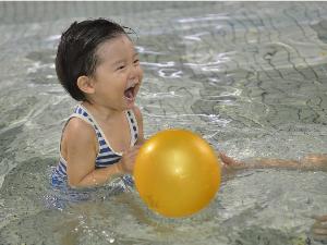 お子様向けの浅いプールもございます！