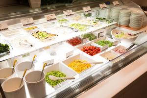 和・洋・大阪名物から日本伝統的なおしるこなど、全てコンプリートするのは困難なラインナップ