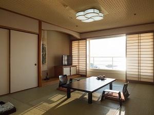 【お部屋】【和室/海を臨む】10〜12畳／4名迄／喫煙◆