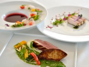【ファインダイニング】県産食材や自家菜園の旬の野菜など、沖縄の豊かな恵みでもてなします。