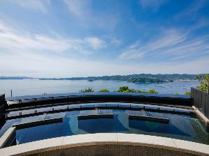 2018年4月27日にホテル敷地内から毎分最大300L湧き出る100％自家源泉の療養泉「南あわじ温泉」が開湯