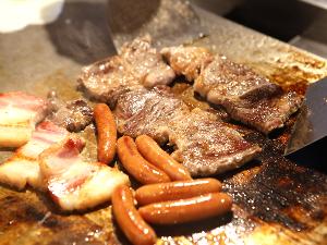 朝食　朝からステーキ