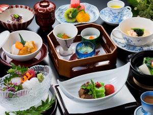 夏の秀水園の旬味を彩る「夏御膳」が今年も始まりました。