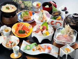６種盛りのお造りや鮑の温泉蒸し・肉料理も加わり当館のお料理コースで最も品数豊富な会席膳です。