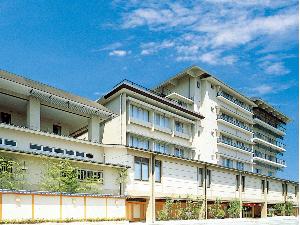 右側より「ゆの館」「飛翔の館」「加陽の館」「光琳の間」