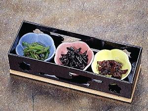 郷土色豊かな北陸の珍味三点を食べ比べていただきます。 (年末年始を除く)
