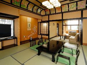 311号室、加賀友禅染の格天井「菖蒲の間」ガラス張りの内湯の展望風呂と信楽焼の露天風呂。いつでも温泉をお楽しみいただけます。※展望風呂、露天風呂　源泉純生の湯で24時間ご利用になれます。