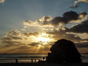 稲佐の浜　旧暦10月・八百万の神々をお迎え致します浜です。<BR><BR>「弁天島」国譲り、国引きの神話でも知られております。(出雲大社より約900ｍ)<BR>